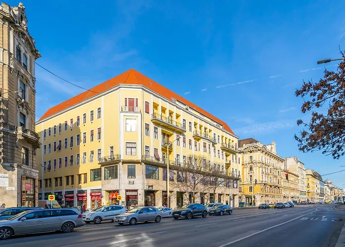 Time Out - R30 * 부다페스트