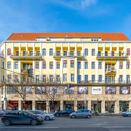 Time Out - R30 Budapest