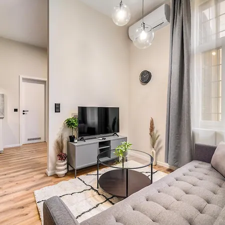 Time Out - R30 Apartamento Budapest