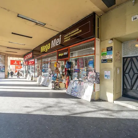 Time Out - R30 Budapest