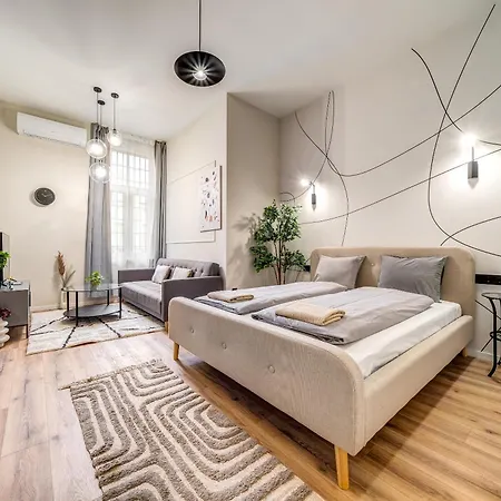 Time Out - R30 Budapest