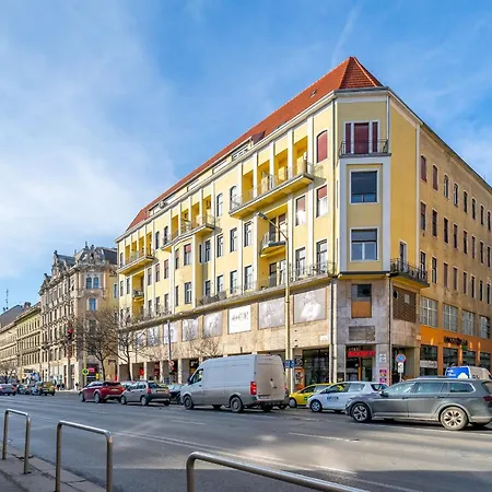 Time Out - R30 Budapest